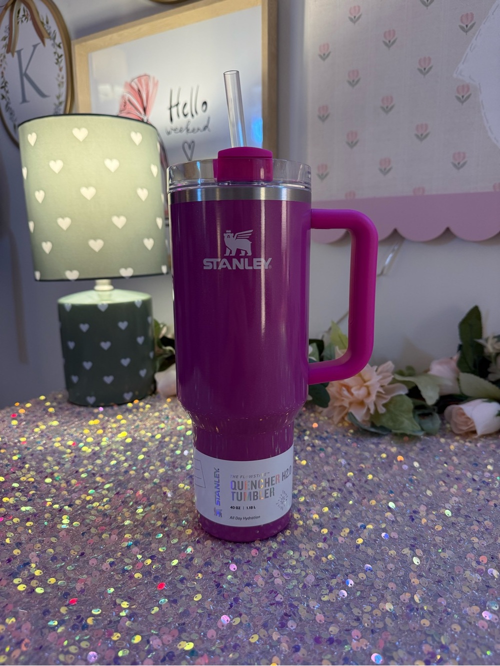 NWT Stanley 40 oz Quencher H2.0
FlowState Tumbler in "Punch
Shimmer" ✨🩷